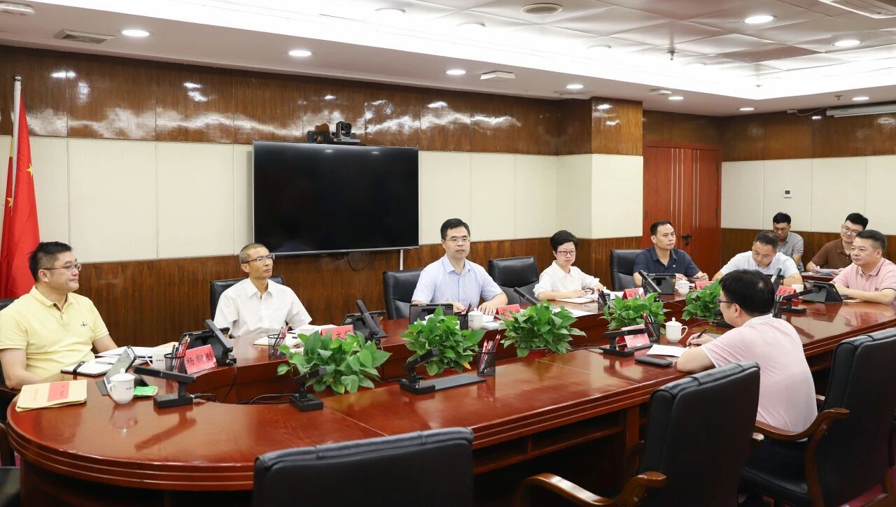 豐澤區(qū)政府常務(wù)會(huì)議、黨組（擴(kuò)大）會(huì)議和理論學(xué)習(xí)中心組學(xué)習(xí)會(huì)召開(kāi)